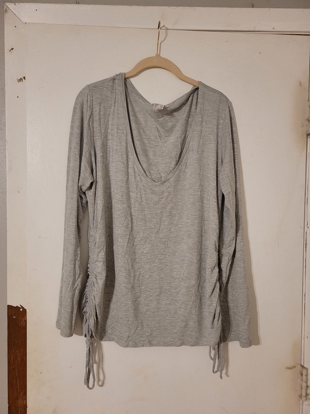 VENUS Light Gray Long Sleeve Scoop Neck Top with Side Ruching